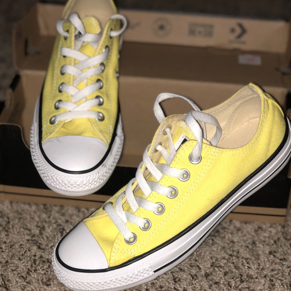 Women Converse size 6.5 yellow